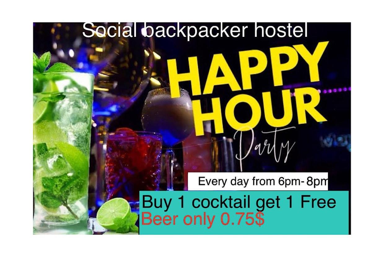 Social Backpacker Hostel & Rooftop Bar Батамбанг Екстериор снимка
